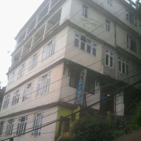 Hotel Alpine Darjeeling  Exteriör bild